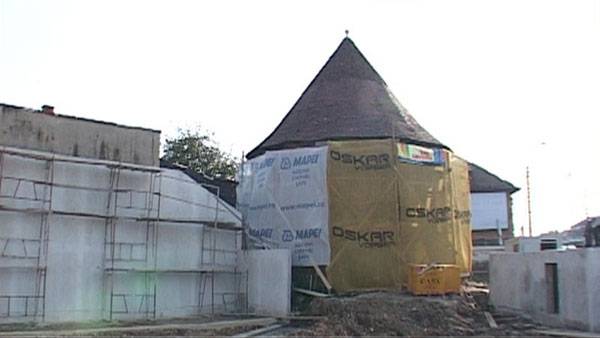 Külföldi pénzadományból restaurálják a Mészárosok bástyáját