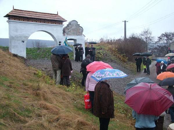 Megújult a barokk kőkapu Sepsizoltánban