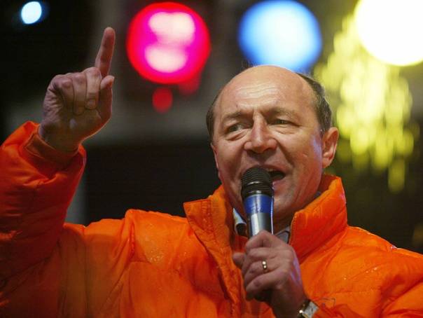 Băsescu közpénzből kampányoltatna
