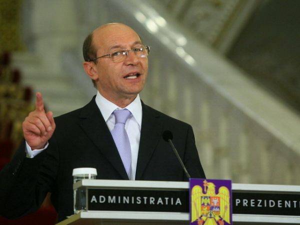Băsescu: elég legyen az állam támadásából