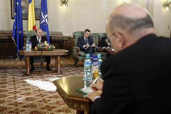 Băsescu: mindent vissza!