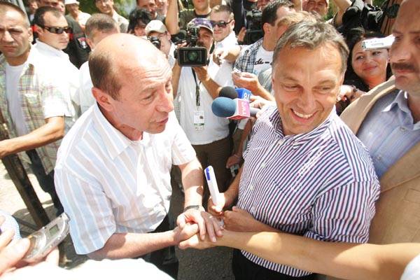 Etnikai konfliktus gerjesztésével vádolják politikai ellenfelei Traian Băsescu államfőt