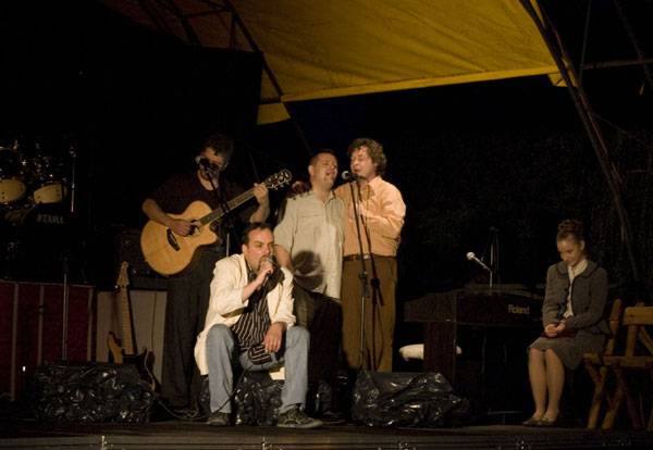 Jótékony Beatles Nagykárolyban