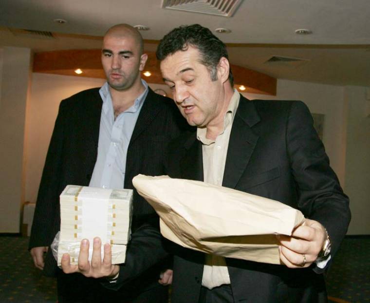 Vádat emeltek Gigi Becali ellen  