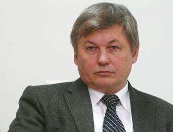 Benedek magának követeli Kötő József mandátumát  
