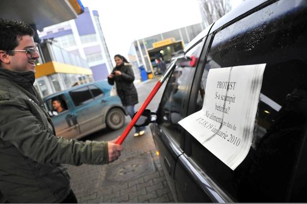 Háromnapos tiltakozó akcióra buzdítják a gépkocsi-tulajdonosokat az üzemanyag drágulása miatt