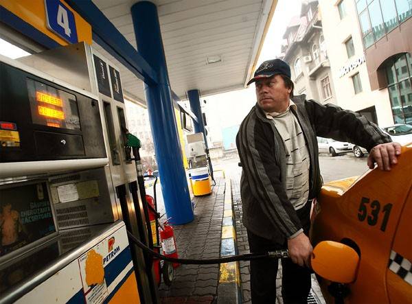 Románia egyelőre nem vet ki Robin Hood-adót az olajvállalatokra