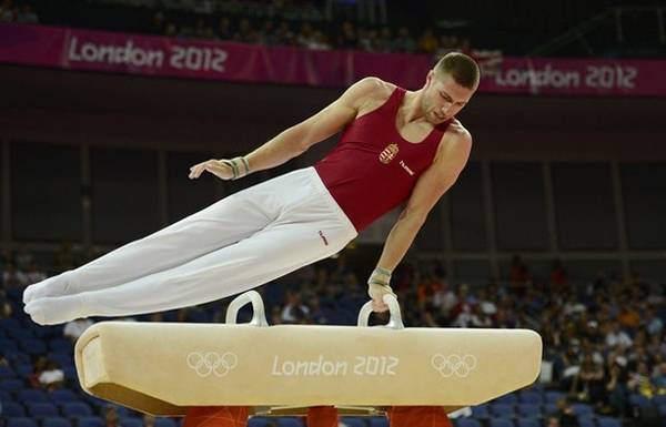  Berki megülte az aranylovat, Izbaşa aranyat ugrott