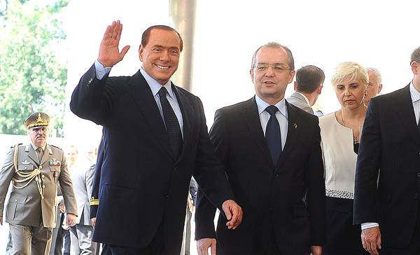 Berlusconi Bukarestben