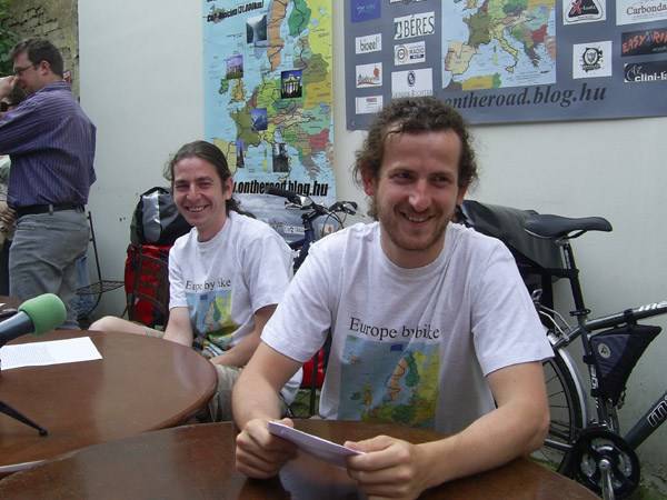 Harminc országon bicikliznének végig 