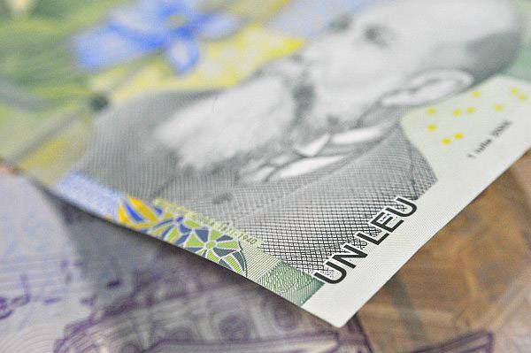 Egy lejjel nőtt az átlagbér