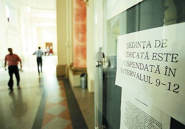 Folytatják a kormánnyal szembeni bérharcot az igazságügyi dolgozók