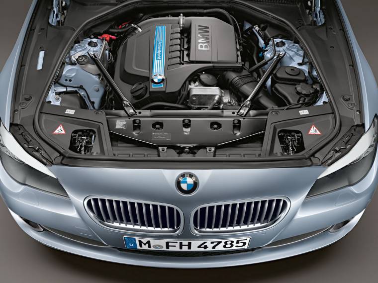 Sportosan takarékos: újabb nagy teljesítményű hibrid a BMW-től