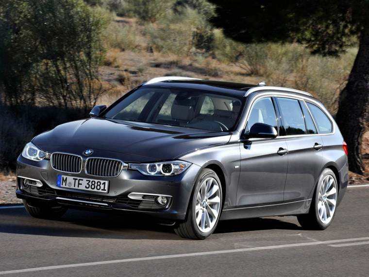 Kombival és sportos kompakttal bővült a BMW kínálata
