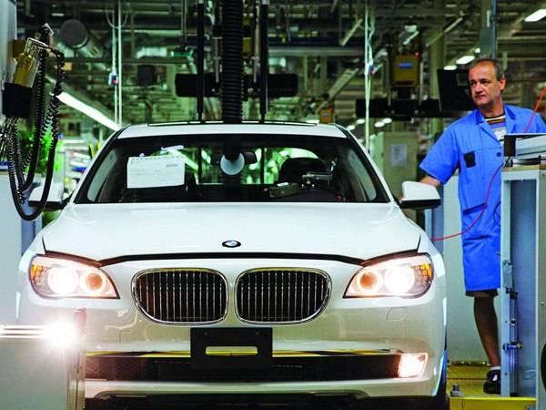 Minimális befektetéssel javít az idősebb dolgozók munkakörülményein a BMW