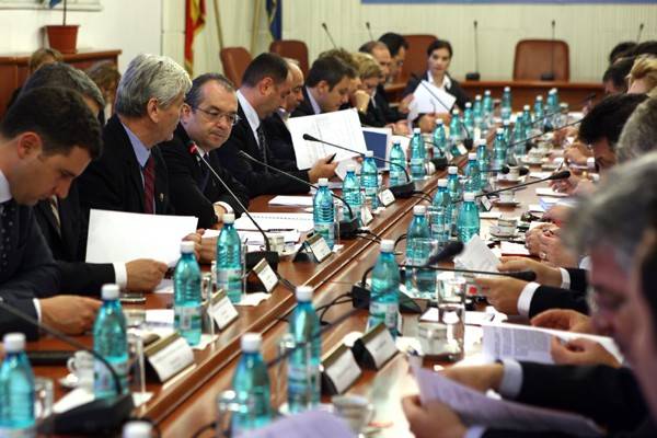 „Puhítja” a bankokat a Boc-kormány