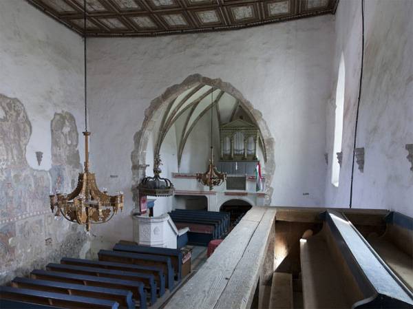 A freskók is megújulnak a bögözi református templomban