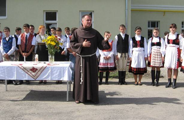 Újabb kollégiumot szentelt fel Csíksomlyón a Dévai Szent Ferenc Alapítvány