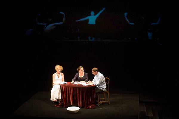  Egy „nagy halott” árnyékában