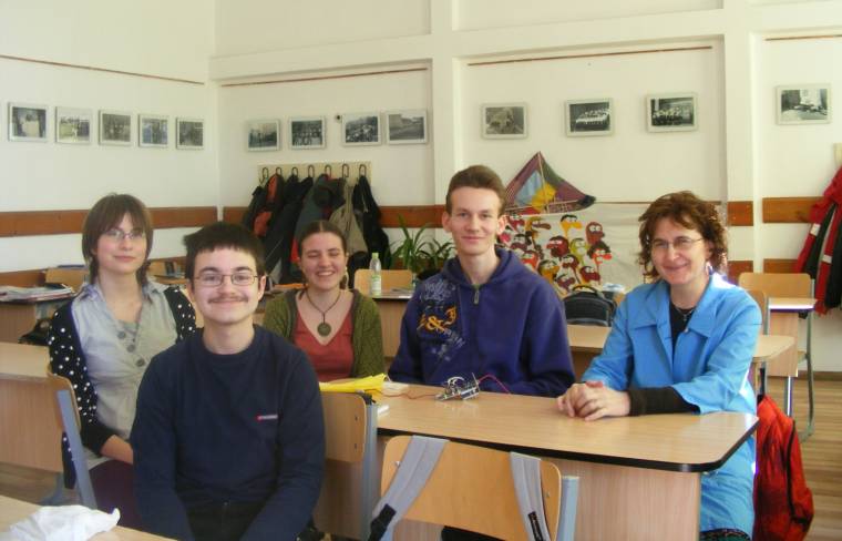 Épül a miniszatellit: az Európai Űrszövetség vetélkedőjén vesznek részt a sepsiszentgyörgyi diákok