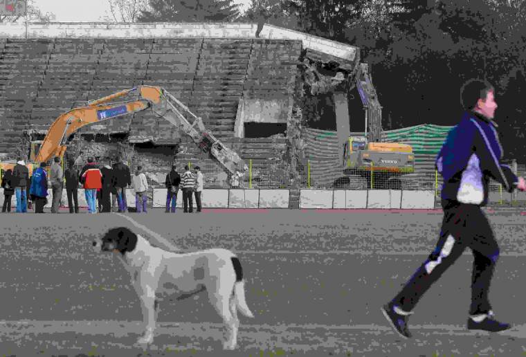 Bontják a kolozsvári Ion Moina-stadiont