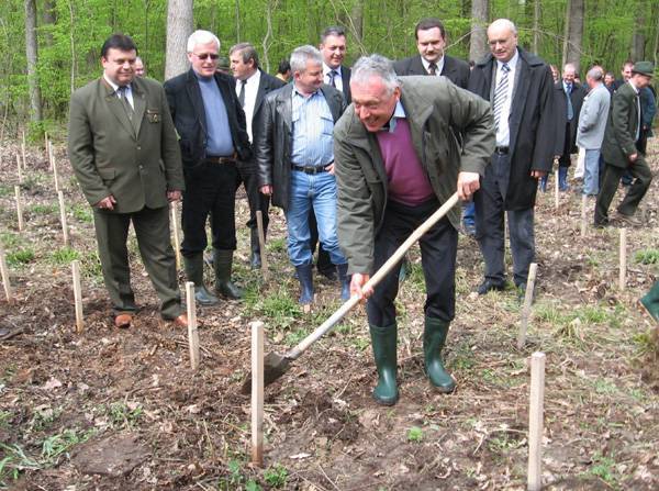 Borbély támogatást ígér a szatmári szeméttározó létrehozására 