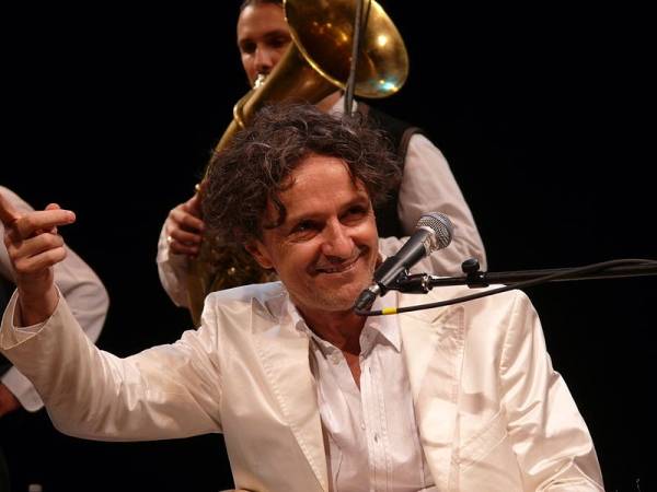 „Esküvői és temetési” zenekarával lép fel Kolozsváron Goran Bregović szerbhorvát zeneszerző