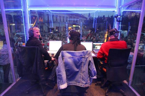 Nagyváradról közvetítette reggeli adását a Neo FM rádió