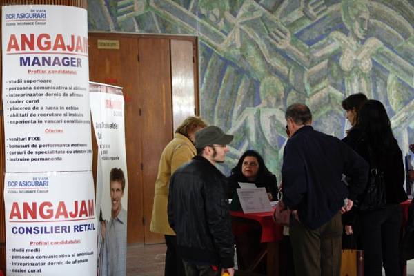 Helyrebillenő munkaerőpiac: csökken az állástalanok száma