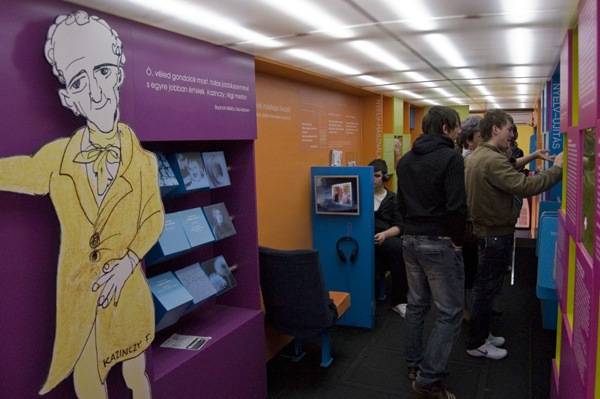 Múzeumi busztárlat erdélyi körúton