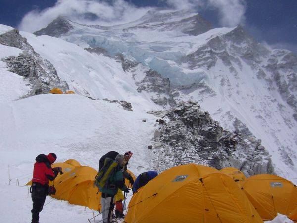 Elérték a Cso-Oju 1-es táborát a székely hegymászók