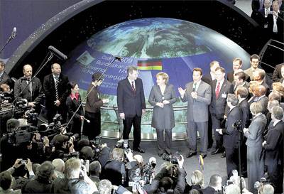 Arnold Schwarzenegger nyitotta meg az idei Cebitet