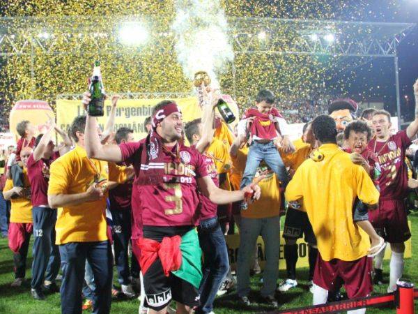 Kupák, érmek, tűzijáték és nagy ígéretek a Kolozsvári CFR fellegvári aranybuliján