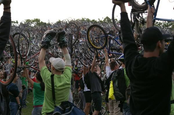 Krónika – Kávé – Képriport (40. rész) – Critical Mass Budapesten