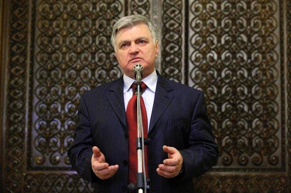 Csak a közszférában emelik januártól a legalacsonyabb fizetést