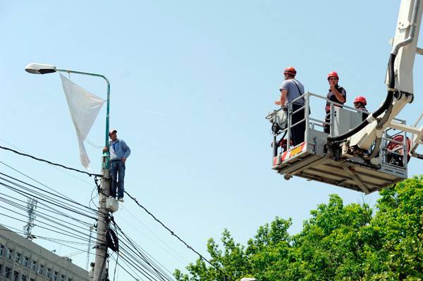 Öngyilkosjelölt-invázió az elnöki palota előtt