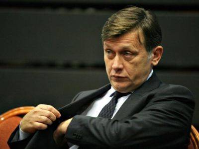 Leváltották Vasile Blagát, Crin Antonescu a szenátus elnöke