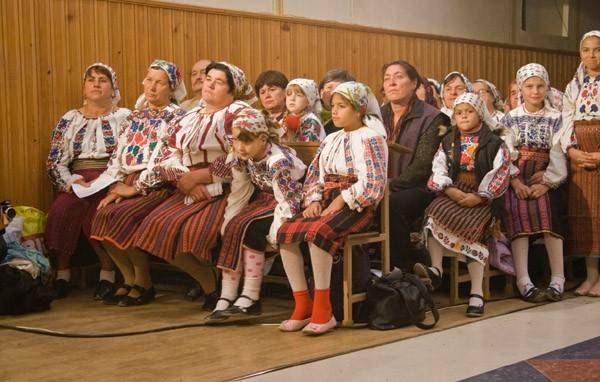 Román–magyar püspöki misét tartottak a Csángóföldön