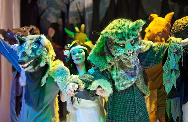 Csipkerózsika erények és bűnök között: bemutató a Háromszék Táncegyüttesnél