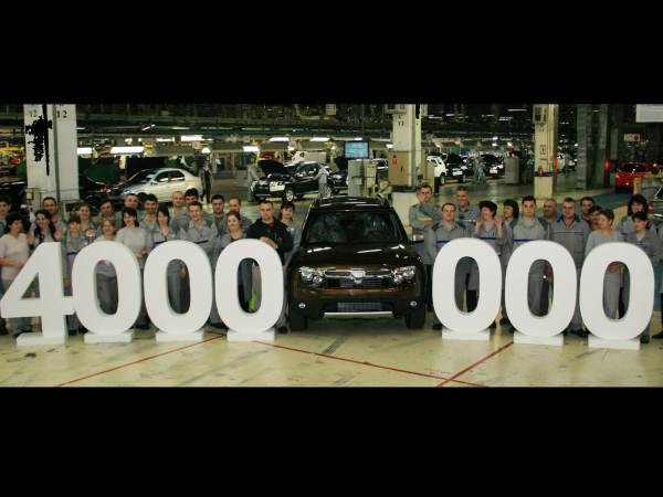 Jubileumi Duster a mioveni-i Dacia-gyárban