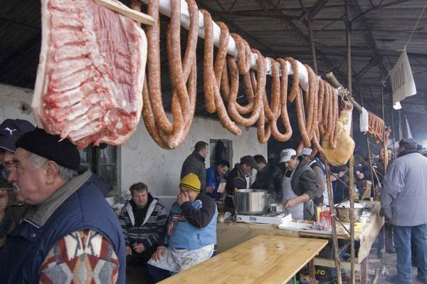 Hagyományőrző böllérverseny Szatmárhegyen