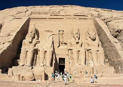 Egyiptom forrong – Mubarak elnök távozását követelik a tüntetők ezrei