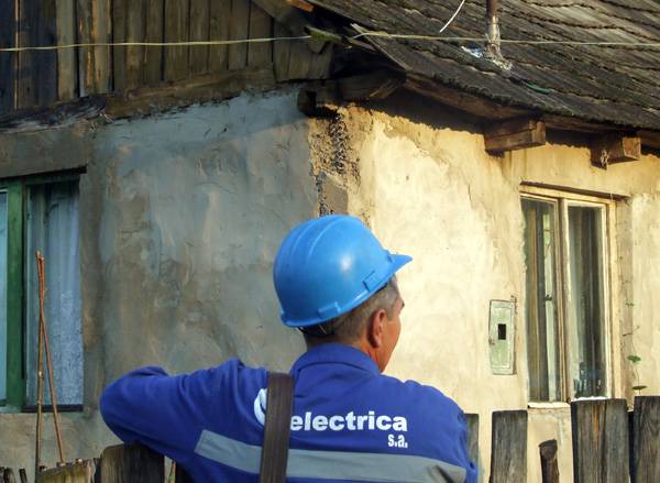 A konzulátusokon dolgozhatnának a belügytől menesztett személyek