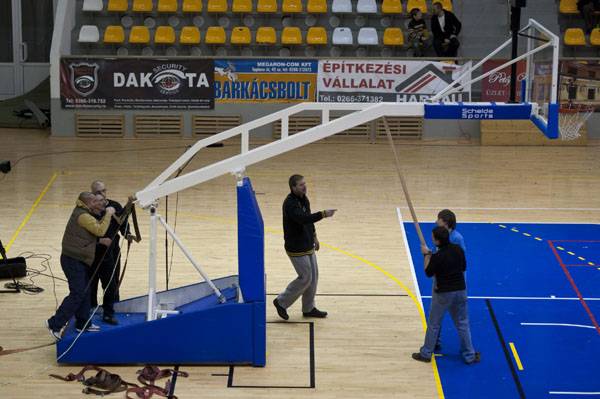 Feladta a csíkszeredai palánk