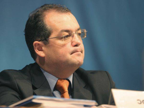 Huszonnégy szavazaton múlhat a Boc-kormány sorsa
