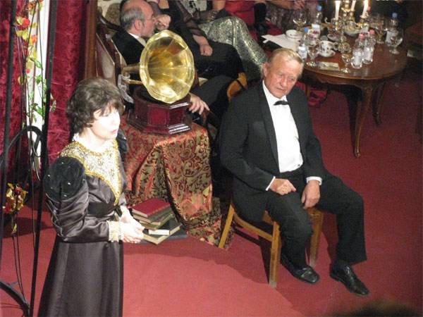 Múltidézés az EMKE kávéházban