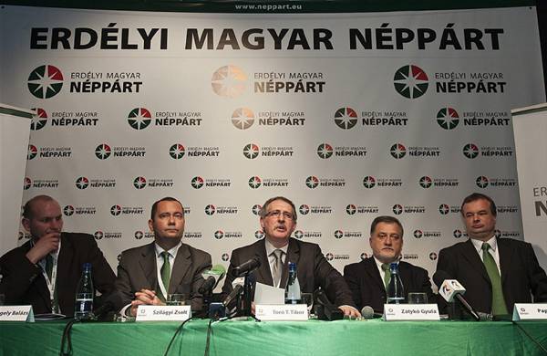 Toró T. Tibort választotta elnökévé az Erdélyi Magyar Néppárt