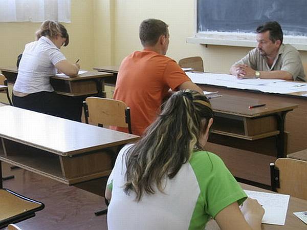 A vakáció ellenére most zajlik az érettségire való beiratkozás 