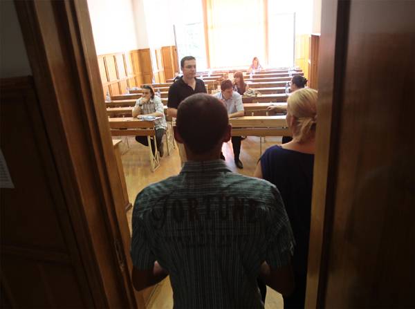 Sok diákot kizártak a román pótérettségin