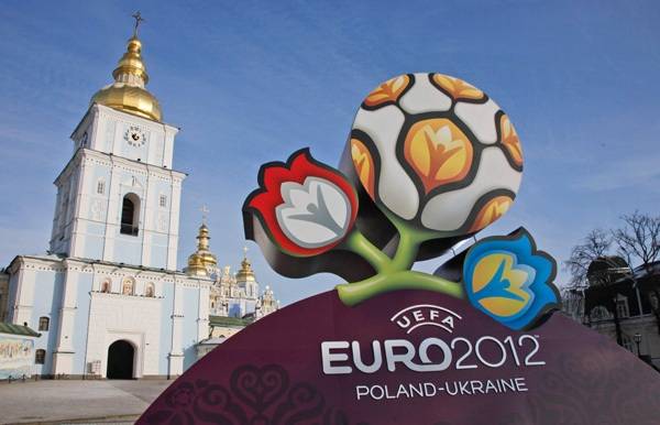 EURO-2012: bemutatták a logót